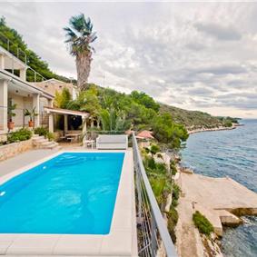 Luxury 6 Bedroom Seafront Villa with pool and Separate Apartment along Secluded Beach near Hvar Town, Sleeps 10-12